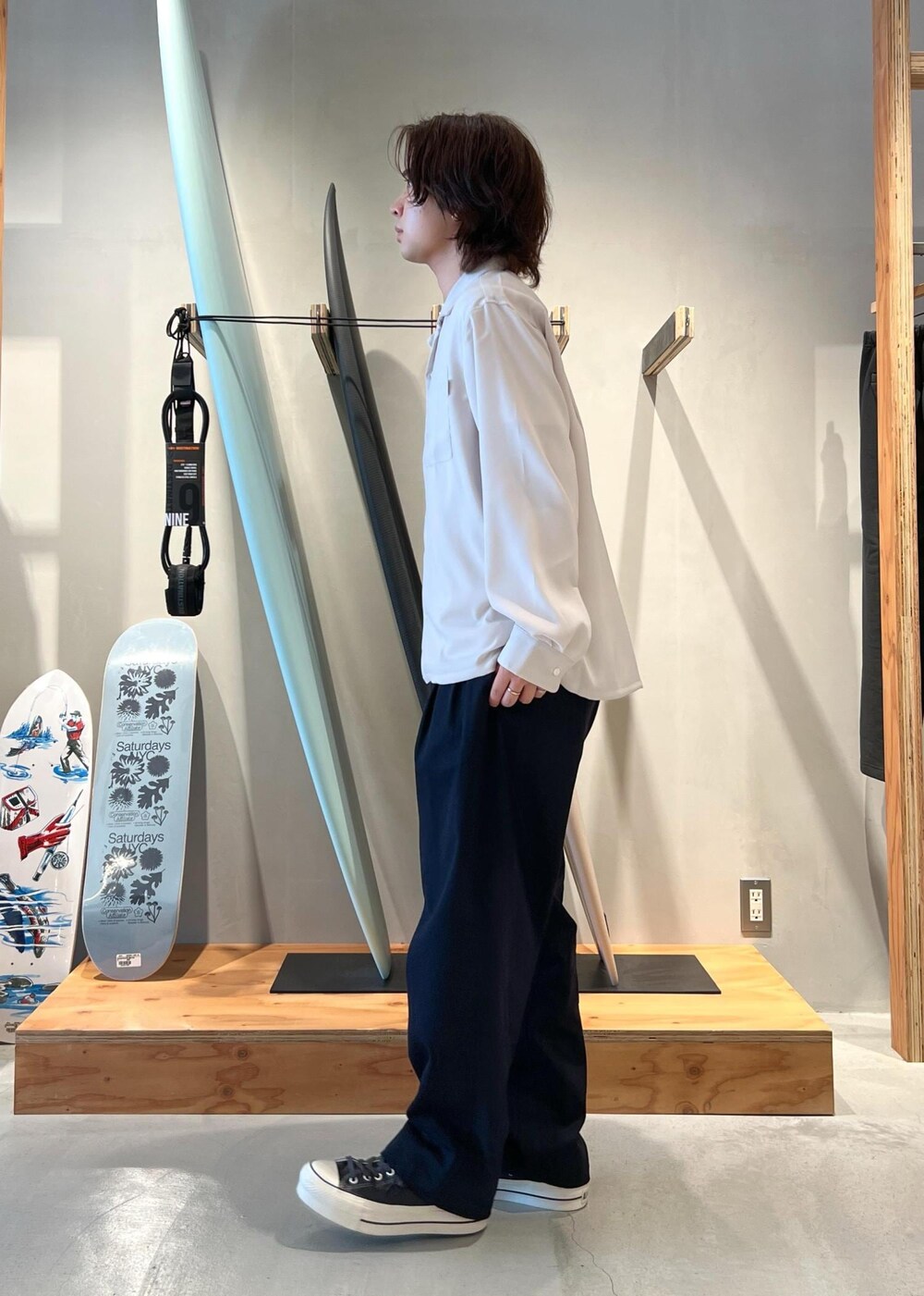 「オープンカラーシャツ、シャツ、開襟シャツ、ワイドパンツ、京都、Saturdays NYC、初春コーデ、春コーデ、デートコーデ、お出かけコーデ、カジュアルコーデ、シンプルコーデ、きれいめコーデ、ベーシック」｜「Saturdays NYCのGeorge Twill Wide Pant（その他パンツ、ブルー系）」を使った、kippeiさん（メンズ・170cm）の春コーディネートの4枚目の写真