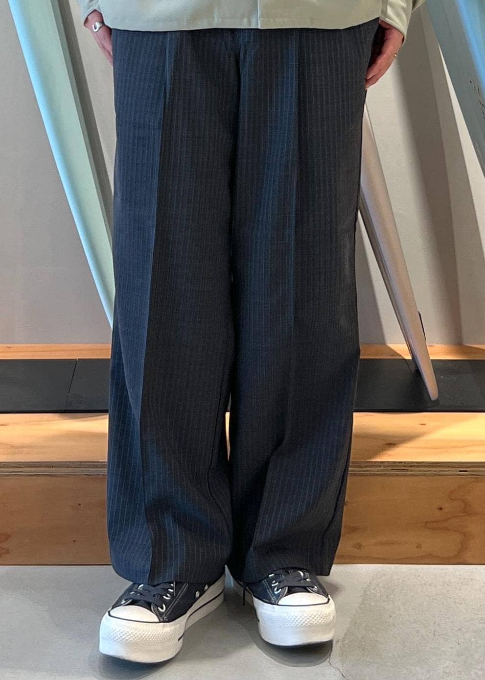 「シャツ、オープンカラーシャツ、開襟シャツ、dickies、ディッキーズ、ディッキーズコラボ、スラックス、京都、Saturdays NYC、初春コーデ、春コーデ、初夏コーデ、デートコーデ、お出かけコーデ、旅行コーデ」｜「Saturdays NYCのMarco Peach Skin Open Collar LS Shirt（シャツ/ブラウス、グリーン系）」を使った、kippeiさん（メンズ・170cm）の春コーディネートの7枚目の写真