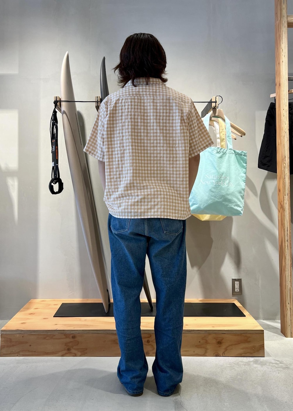 「初春コーデ、春コーデ、初夏コーデ、夏コーデ、デートコーデ、お出かけコーデ、アウトドアコーデ、シンプルコーデ、ベーシック」｜「Saturdays NYCのTakeru Denim Pant（デニムパンツ、ブルー系）」を使った、kippeiさん（メンズ・170cm）の春コーディネートの6枚目の写真