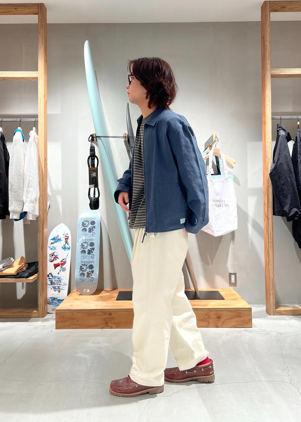 「ブルゾン、ボーダー、ボーダーT、ボーダーTシャツ、ワイドパンツ、京都、Saturdays NYC、初春コーデ、春コーデ、冬コーデ、デートコーデ、お出かけコーデ、旅行コーデ、アウトドアコーデ、カジュアルコーデ」｜「Saturdays NYCのHARRISON G-DYED BLOUSON（その他アウター、ブルー系）」を使った、kippeiさん（メンズ・170cm）の春コーディネートの5枚目の写真