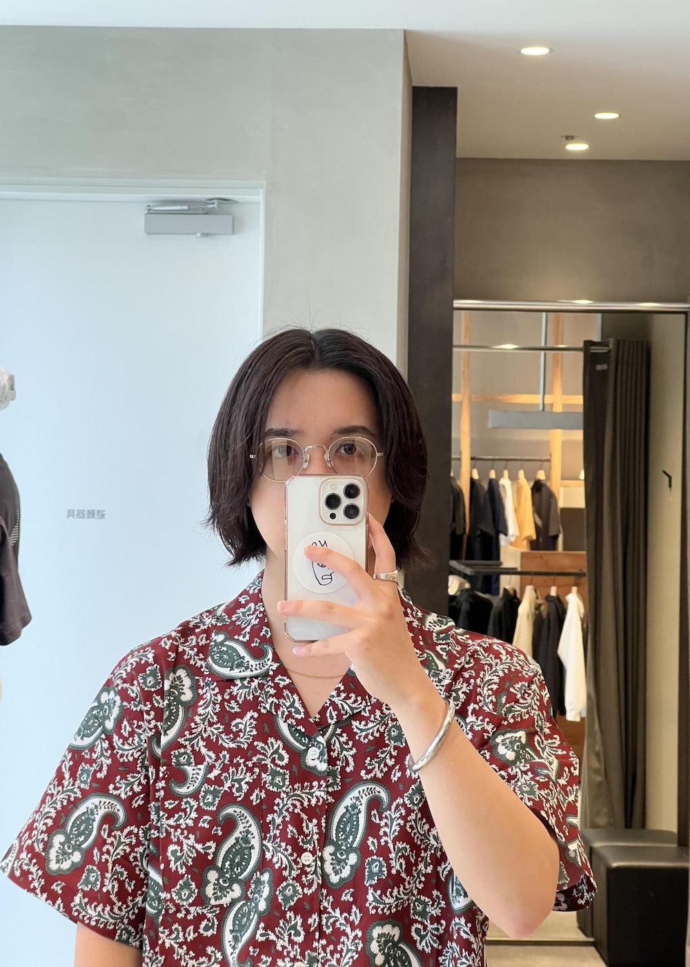 「シャツ、半袖シャツ、開襟シャツ、柄シャツ、スラックス、ワイドスラックス、ayame、メガネ、サングラス、アイウェア、別注、別注アイテム、コラボアイテム、コラボ、京都」｜「Saturdays NYCのCanty Open Collar Paisley Printed SS Shirt（シャツ/ブラウス、レッド系）」を使った、kippeiさん（メンズ・170cm）の夏コーディネートの8枚目の写真