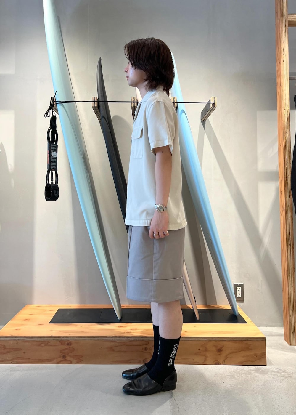 「シャツ、オープンカラーシャツ、開襟シャツ、ディッキーズ、Dickies、別注、ディッキーズコラボ、京都、Saturdays NYC、初春コーデ、春コーデ、初夏コーデ、夏コーデ、デートコーデ、お出かけコーデ」｜「Saturdays NYCのLOGO SOCK（ソックス/靴下、ブラック系）」を使った、kippeiさん（メンズ・170cm）の春コーディネートの5枚目の写真