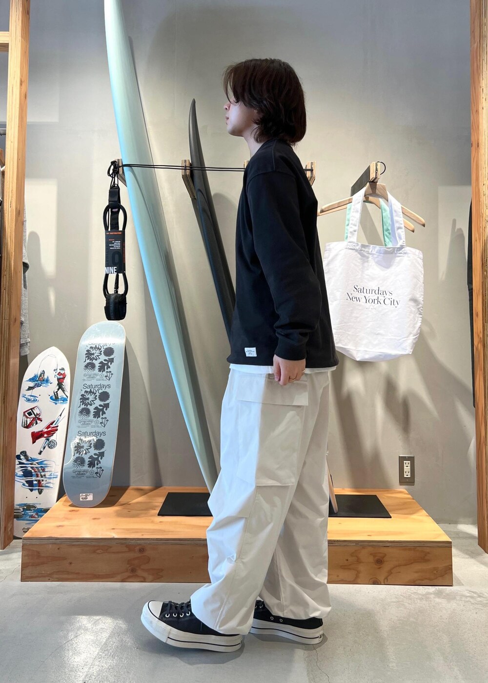 「Max Weigt LS Tee、ロングスリーブTシャツ、ロンT、ブラック、サタデーズ、サタデーズニューヨーク、サタデーズニューヨークシティー、京都、Saturdays NYC、初春コーデ、春コーデ、お出かけコーデ、旅行コーデ、アウトドアコーデ、フェスコーデ」｜「Saturdays NYCのMAX WEIGHT L/S TEE（Tシャツ/カットソー、ブラック系）」を使った、kippeiさん（メンズ・170cm）の春コーディネートの3枚目の写真