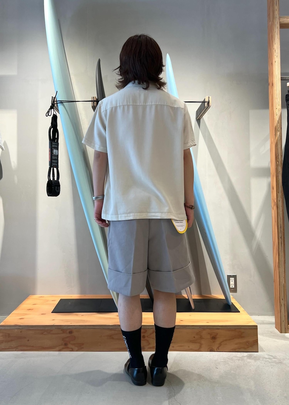 「シャツ、オープンカラーシャツ、開襟シャツ、ディッキーズ、Dickies、別注、ディッキーズコラボ、京都、Saturdays NYC、初春コーデ、春コーデ、初夏コーデ、夏コーデ、デートコーデ、お出かけコーデ」｜「Saturdays NYCのLOGO SOCK（ソックス/靴下、ブラック系）」を使った、kippeiさん（メンズ・170cm）の春コーディネートの6枚目の写真