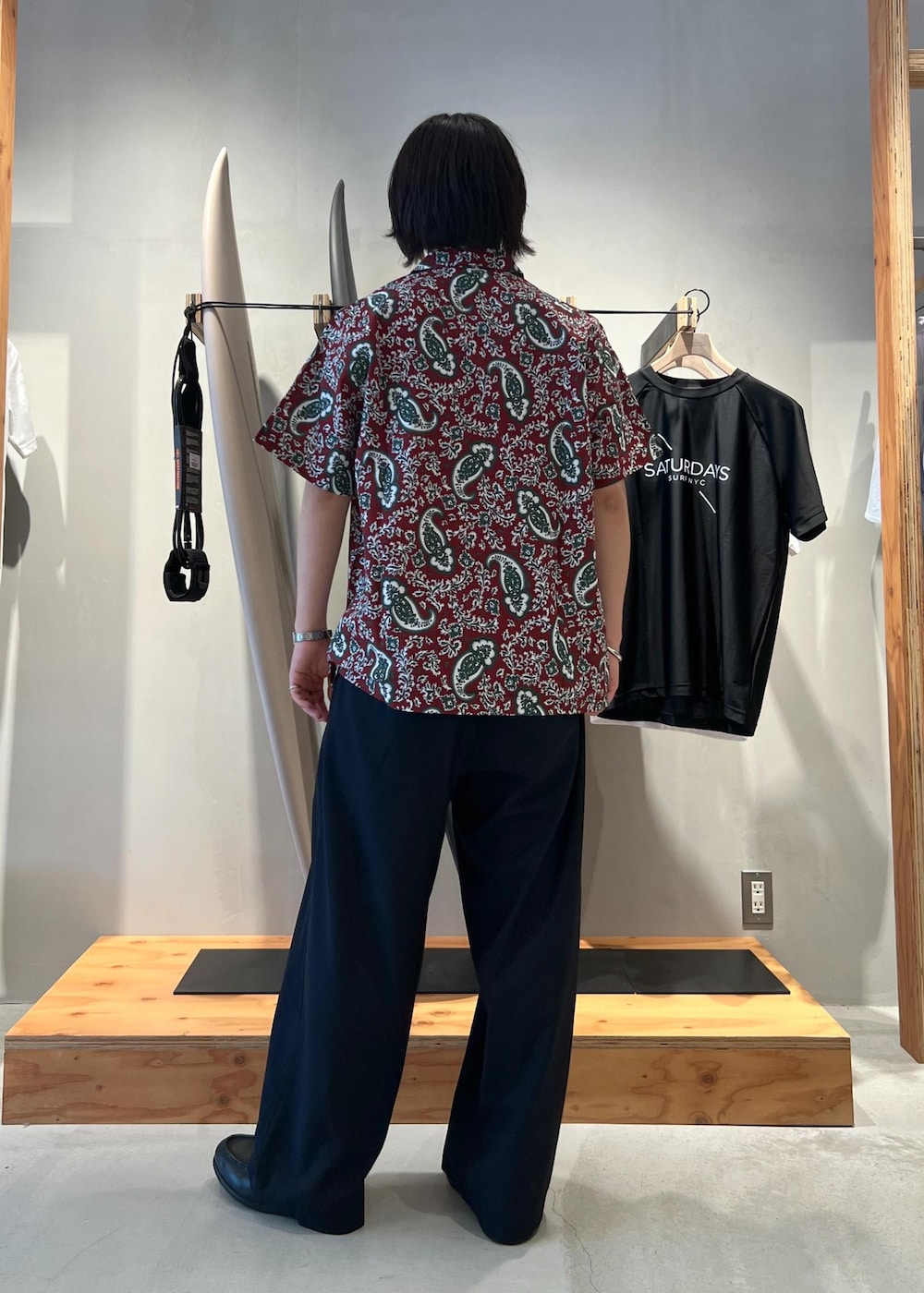 「シャツ、半袖シャツ、開襟シャツ、柄シャツ、スラックス、ワイドスラックス、ayame、メガネ、サングラス、アイウェア、別注、別注アイテム、コラボアイテム、コラボ、京都」｜「Saturdays NYCのCanty Open Collar Paisley Printed SS Shirt（シャツ/ブラウス、レッド系）」を使った、kippeiさん（メンズ・170cm）の夏コーディネートの5枚目の写真