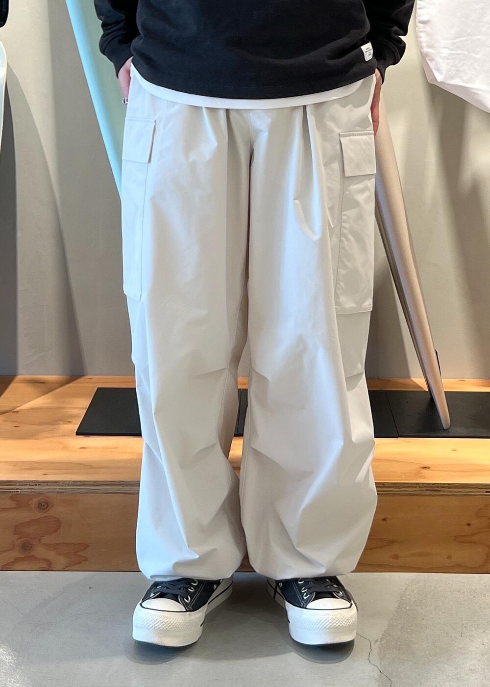 「Max Weigt LS Tee、ロングスリーブTシャツ、ロンT、ブラック、サタデーズ、サタデーズニューヨーク、サタデーズニューヨークシティー、京都、Saturdays NYC、初春コーデ、春コーデ、お出かけコーデ、旅行コーデ、アウトドアコーデ、フェスコーデ」｜「Saturdays NYCのMAX WEIGHT L/S TEE（Tシャツ/カットソー、ブラック系）」を使った、kippeiさん（メンズ・170cm）の春コーディネートの8枚目の写真