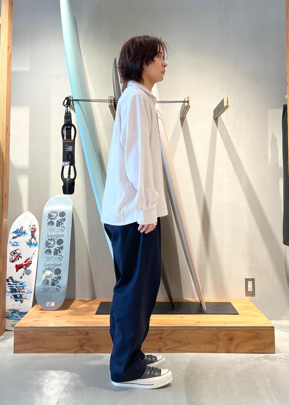 「オープンカラーシャツ、シャツ、開襟シャツ、ワイドパンツ、京都、Saturdays NYC、初春コーデ、春コーデ、デートコーデ、お出かけコーデ、カジュアルコーデ、シンプルコーデ、きれいめコーデ、ベーシック」｜「Saturdays NYCのGeorge Twill Wide Pant（その他パンツ、ブルー系）」を使った、kippeiさん（メンズ・170cm）の春コーディネートの3枚目の写真