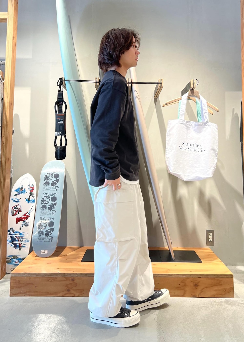 「Max Weigt LS Tee、ロングスリーブTシャツ、ロンT、ブラック、サタデーズ、サタデーズニューヨーク、サタデーズニューヨークシティー、京都、Saturdays NYC、初春コーデ、春コーデ、お出かけコーデ、旅行コーデ、アウトドアコーデ、フェスコーデ」｜「Saturdays NYCのMAX WEIGHT L/S TEE（Tシャツ/カットソー、ブラック系）」を使った、kippeiさん（メンズ・170cm）の春コーディネートの4枚目の写真