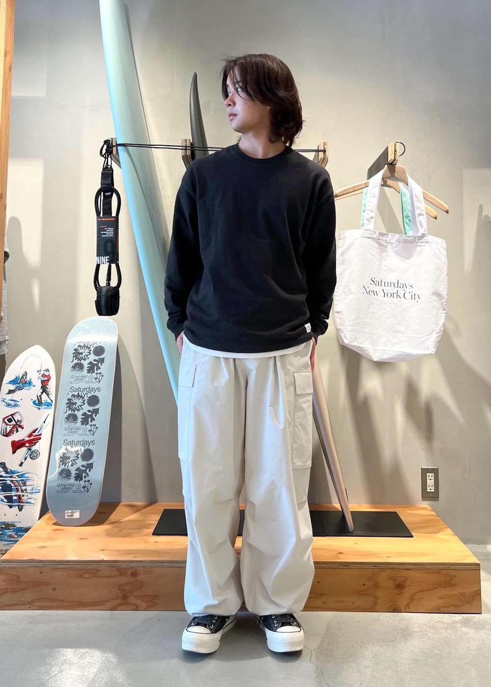 「Max Weigt LS Tee、ロングスリーブTシャツ、ロンT、ブラック、サタデーズ、サタデーズニューヨーク、サタデーズニューヨークシティー、京都、Saturdays NYC、初春コーデ、春コーデ、お出かけコーデ、旅行コーデ、アウトドアコーデ、フェスコーデ」｜「Saturdays NYCのMAX WEIGHT L/S TEE（Tシャツ/カットソー、ブラック系）」を使った、kippeiさん（メンズ・170cm）の春コーディネートの2枚目の写真