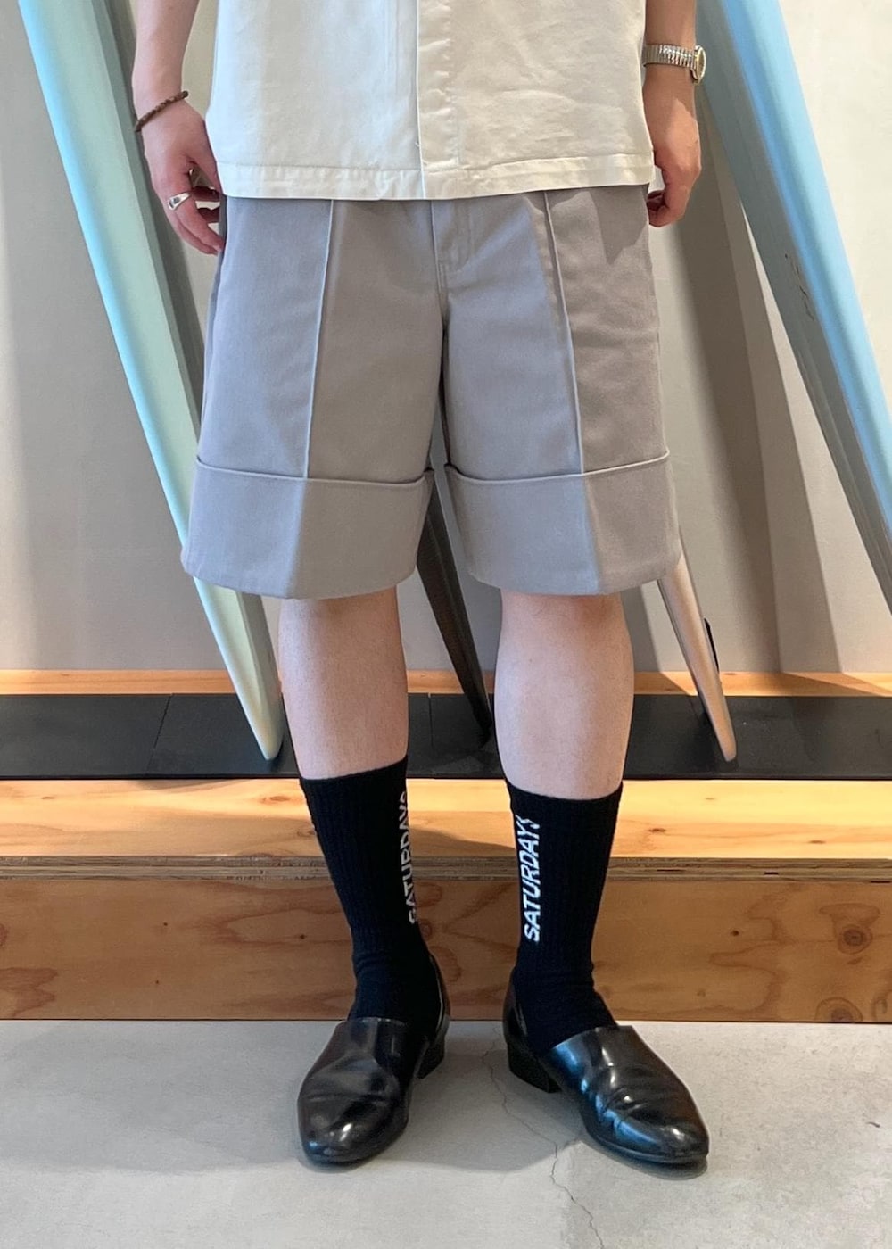 「シャツ、オープンカラーシャツ、開襟シャツ、ディッキーズ、Dickies、別注、ディッキーズコラボ、京都、Saturdays NYC、初春コーデ、春コーデ、初夏コーデ、夏コーデ、デートコーデ、お出かけコーデ」｜「Saturdays NYCのLOGO SOCK（ソックス/靴下、ブラック系）」を使った、kippeiさん（メンズ・170cm）の春コーディネートの8枚目の写真