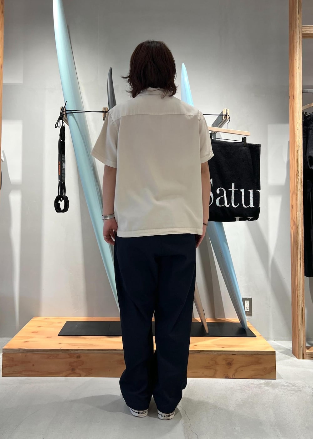 「シャツ、オープンカラーシャツ、開襟シャツ、ワイドパンツ、京都、Saturdays NYC、初春コーデ、春コーデ、初夏コーデ、夏コーデ、デートコーデ、お出かけコーデ、アウトドアコーデ、シンプルコーデ、きれいめコーデ」｜「Saturdays NYCのGeorge Twill Wide Pant（その他パンツ、ブルー系）」を使った、kippeiさん（メンズ・170cm）の春コーディネートの7枚目の写真