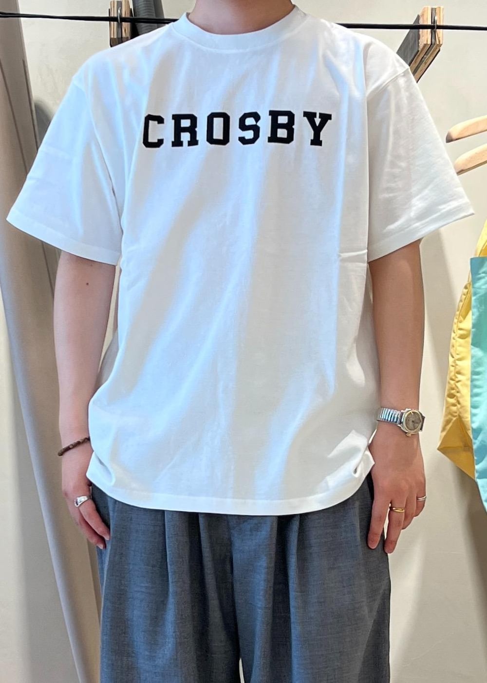 「Tシャツ、白Tシャツ、白T、スラックス、ワイドスラックス、京都、Saturday NYC、春コーデ、初夏コーデ、夏コーデ、デートコーデ、お出かけコーデ、旅行コーデ、アウトドアコーデ、フェスコーデ」｜「Saturdays NYCのCrosby Standard SS Tee（Tシャツ/カットソー、ホワイト系）」を使った、kippeiさん（メンズ・170cm）の夏コーディネートの6枚目の写真