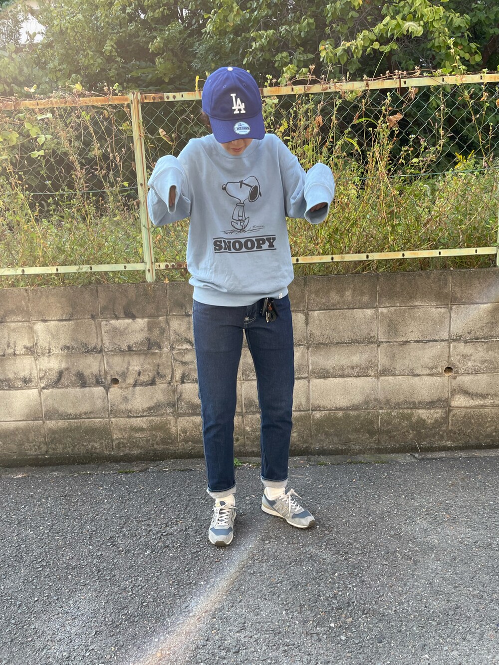 「WEARハロウィン2022、秋服、カジュアル、シンプルコーデ、ootd、青、秋コーデ、デニム、ロゴスウェット、フォロー返します、相互フォロー、LEVI'S RED、UNIQLO、New Balance、shinzone」｜「NEW BALANCEのアイテム（スニーカー、ブルー系）」を使った、noriさん（メンズ・172cm）の秋コーディネートの2枚目の写真