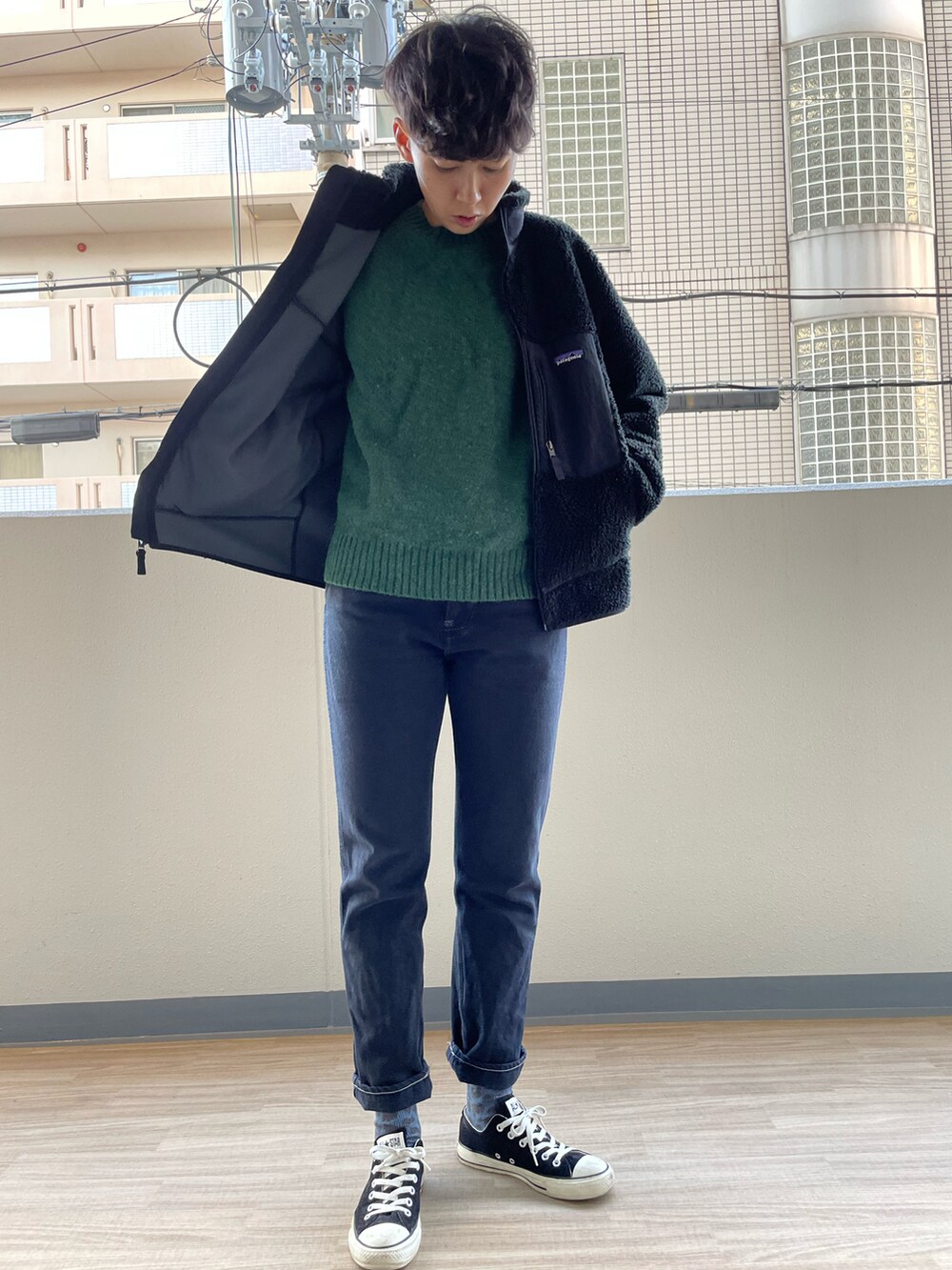 「休日スタイル、カジュアル、冬アウター、冬アウター着回しチャレンジ、patagonia、Patagoniaレトロx、レトロX、コンバース オールスター、LEVI'S RED、RoToTo、UNIQLO、レオパード、ワントーンコーデ、モノトーンコーデ」｜「Levi's REDのLevi's RED/リーバイス レッド LR 502テーパードフィット（デニムパンツ、ブラック系）」を使った、noriさん（メンズ・172cm）の秋コーディネートの2枚目の写真