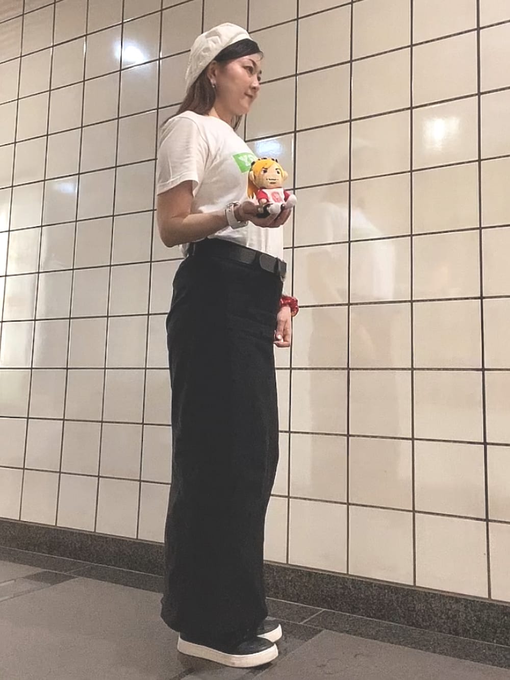 ホワイト系のTシャツ/カットソー、その他のスポーツグッズ、その他のアウトドア/スポーツを着用したレディースの秋コーディネートの2枚目の写真