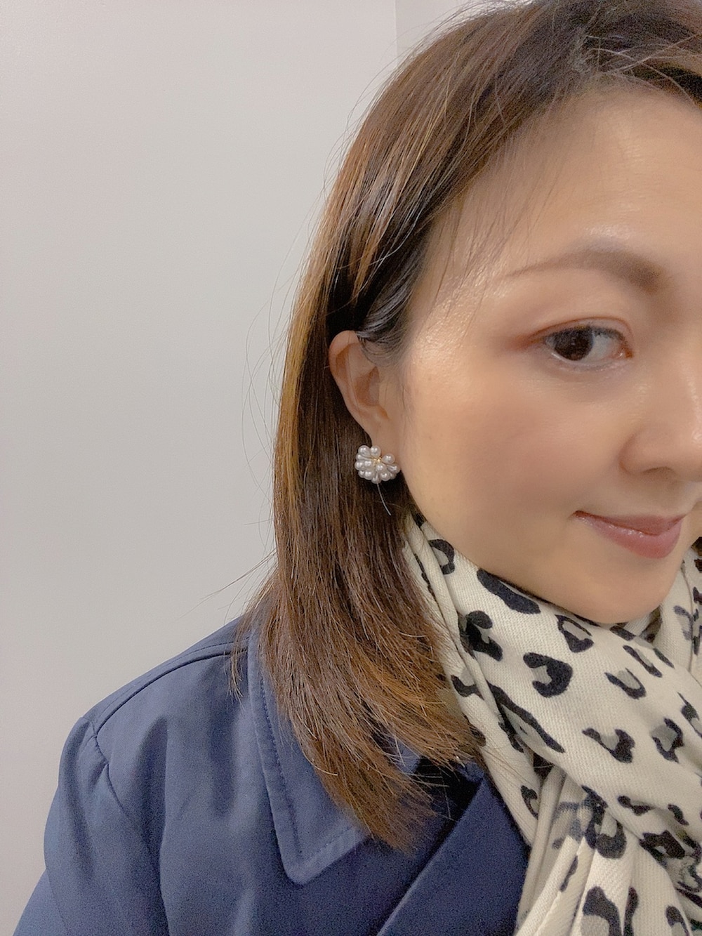「フォーマル、しごとスタイル」｜「THE SUIT COMPANYのアイテム（スーツセット、ブラウン系）」を使った、玲央さん（レディース・160cm）の春コーディネートの3枚目の写真