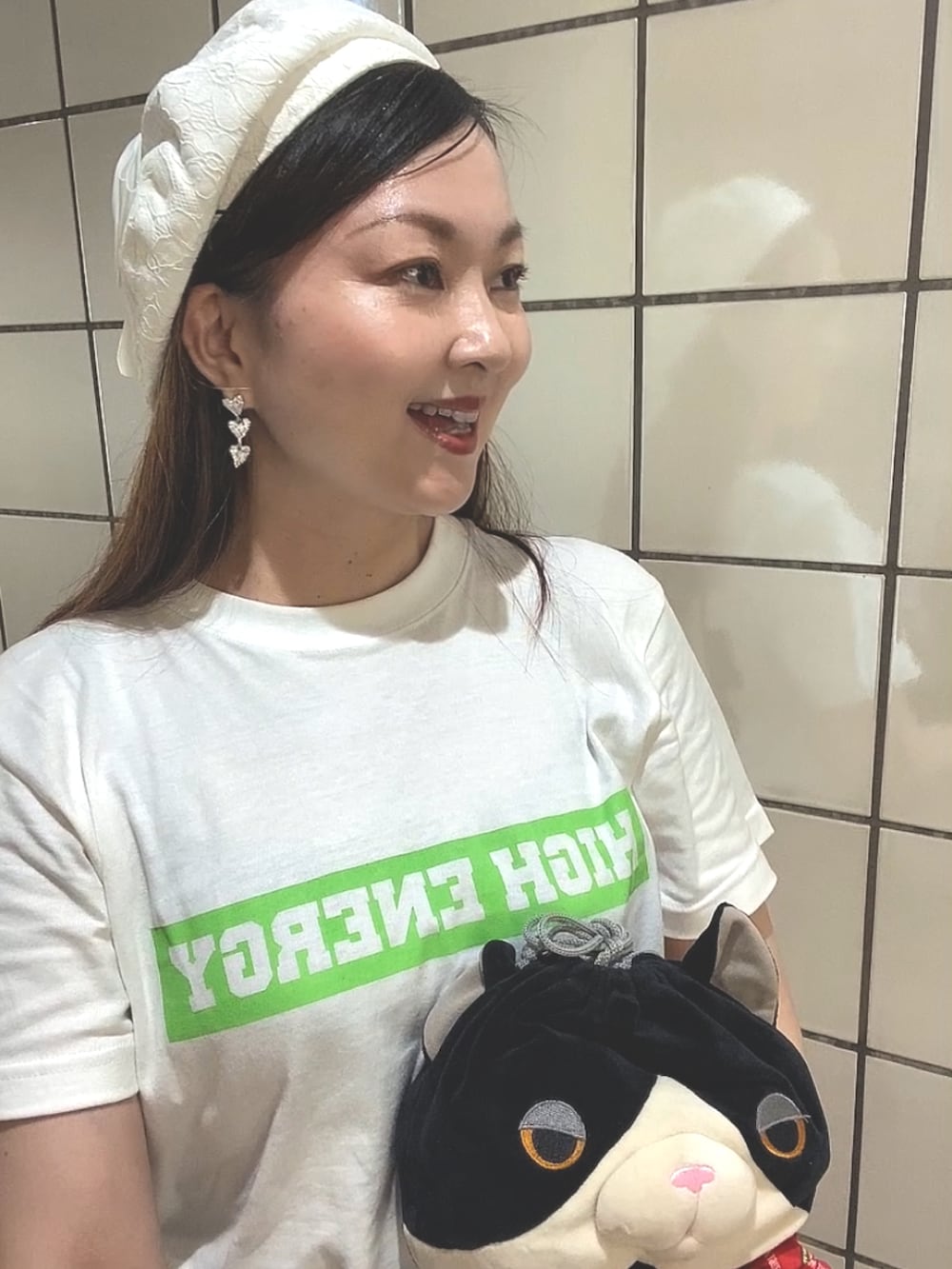 ホワイト系のTシャツ/カットソー、その他のスポーツグッズ、その他のアウトドア/スポーツを着用したレディースの秋コーディネートの5枚目の写真