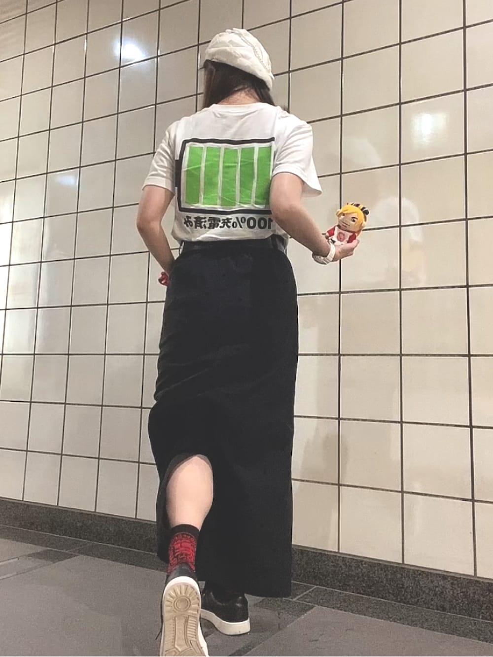 ホワイト系のTシャツ/カットソー、その他のスポーツグッズ、その他のアウトドア/スポーツを着用したレディースの秋コーディネートの3枚目の写真
