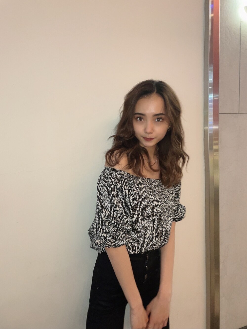 その他のシャツ/ブラウスを着用したレディースの春コーディネートの2枚目の写真