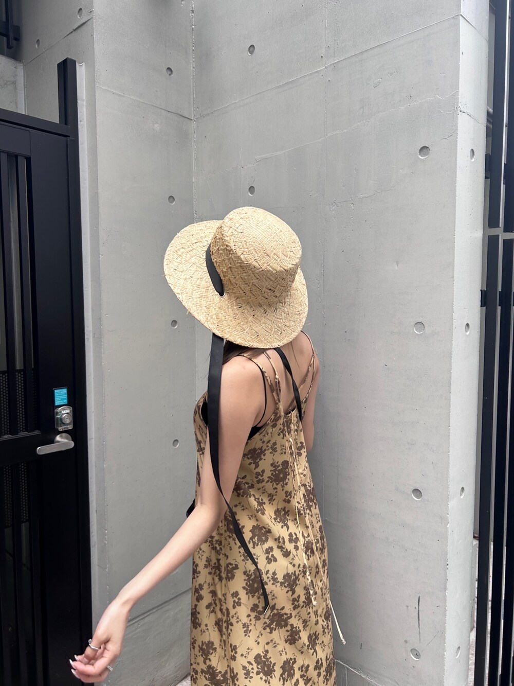 その他のワンピースを着用したレディースの春コーディネートの3枚目の写真