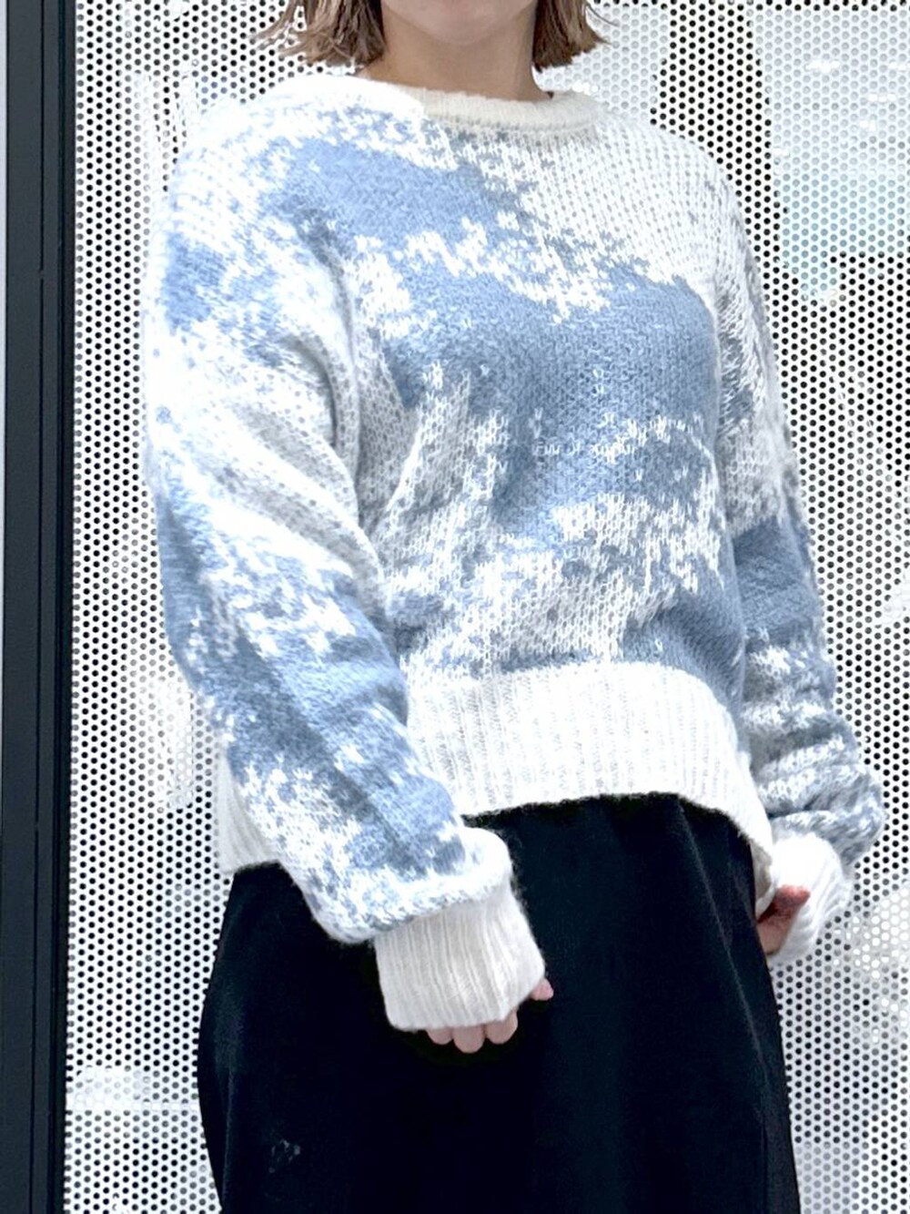「カジュアル、差し色コーデ、着痩せ、ママコーデ、ラフ、きれいめ、ガーリー、LAKOLE、シンプル」｜「LAKOLEの【FILA/フィラ】OAKMONTTRv3 / 116967（スニーカー、グレー系）」を使った、riya.さん（レディース・158cm）の秋コーディネートの9枚目の写真