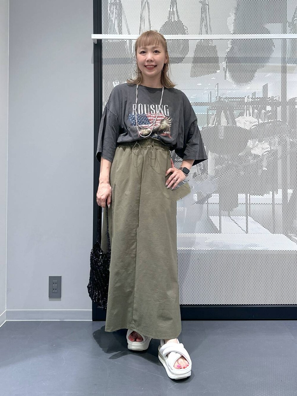 「着痩せ、ママコーデ、ラフ、きれいめ、ガーリー、LAKOLE、シンプル、カジュアル、差し色コーデ」｜「LAKOLEのステンレスワンタッチビッグフープピアス / 144604（ピアス（両耳用）、その他）」を使った、riya.さん（レディース・158cm）の夏コーディネートの2枚目の写真