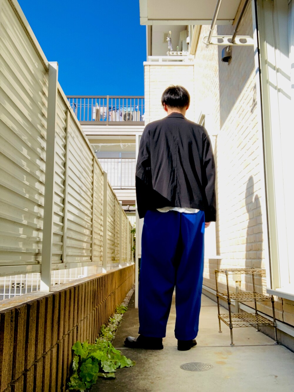 「ジャケゾン、ライトジャケット、ドルマンカットソー、バルーンパンツ、ブーツ、自分らしいコーデ」｜「HAREのライトジャケゾン(HARE)（ブルゾン、ブラック系）」を使った、Y-sukeさん（メンズ・173cm）の秋コーディネートの2枚目の写真