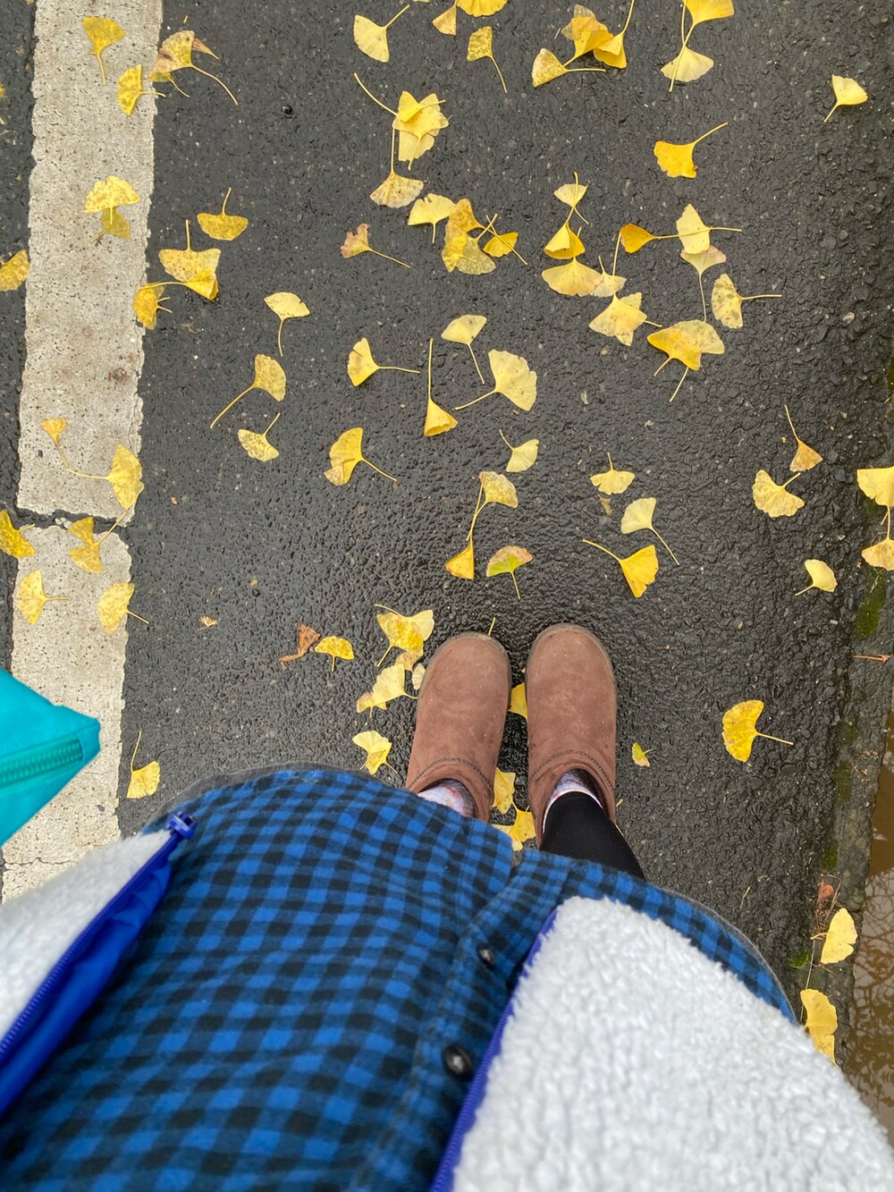 「ママコーデ、ママファッション」｜「US VANSのアイテム（スウェット、イエロー系）」を使った、まはろさん（レディース・159cm）の秋コーディネートの2枚目の写真