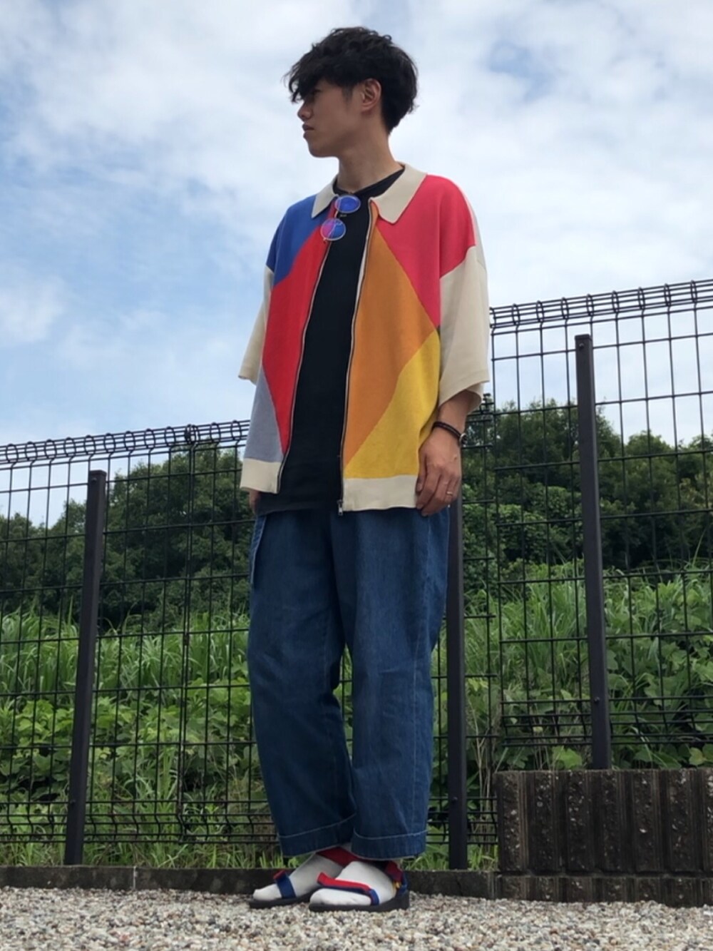 「HIBECKのアイテム（デニムパンツ、ブルー系）」を使った、UNIchiroさん（メンズ・172cm）の夏コーディネートの2枚目の写真