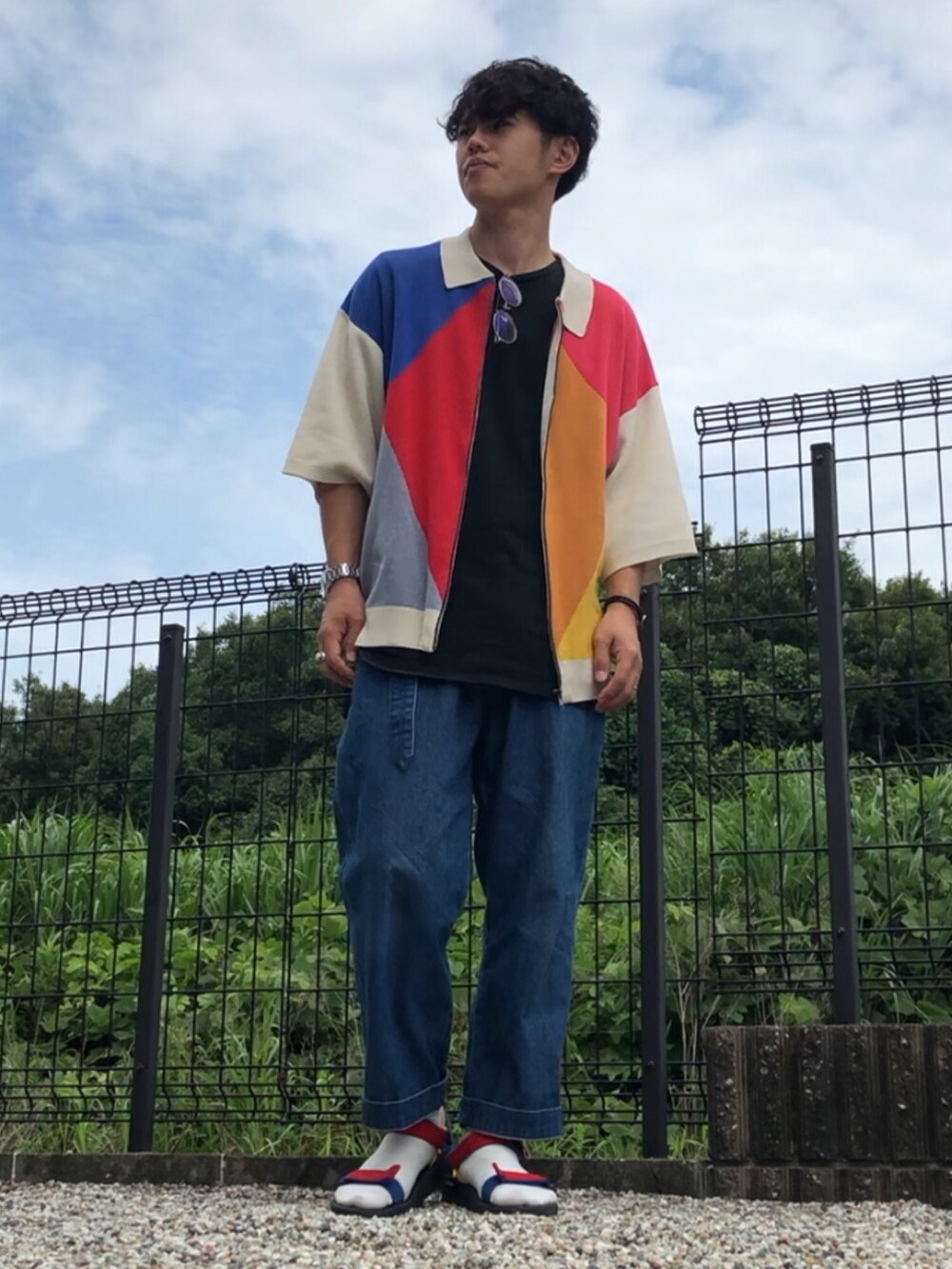 「HIBECKのアイテム（デニムパンツ、ブルー系）」を使った、UNIchiroさん（メンズ・172cm）の夏コーディネートの3枚目の写真