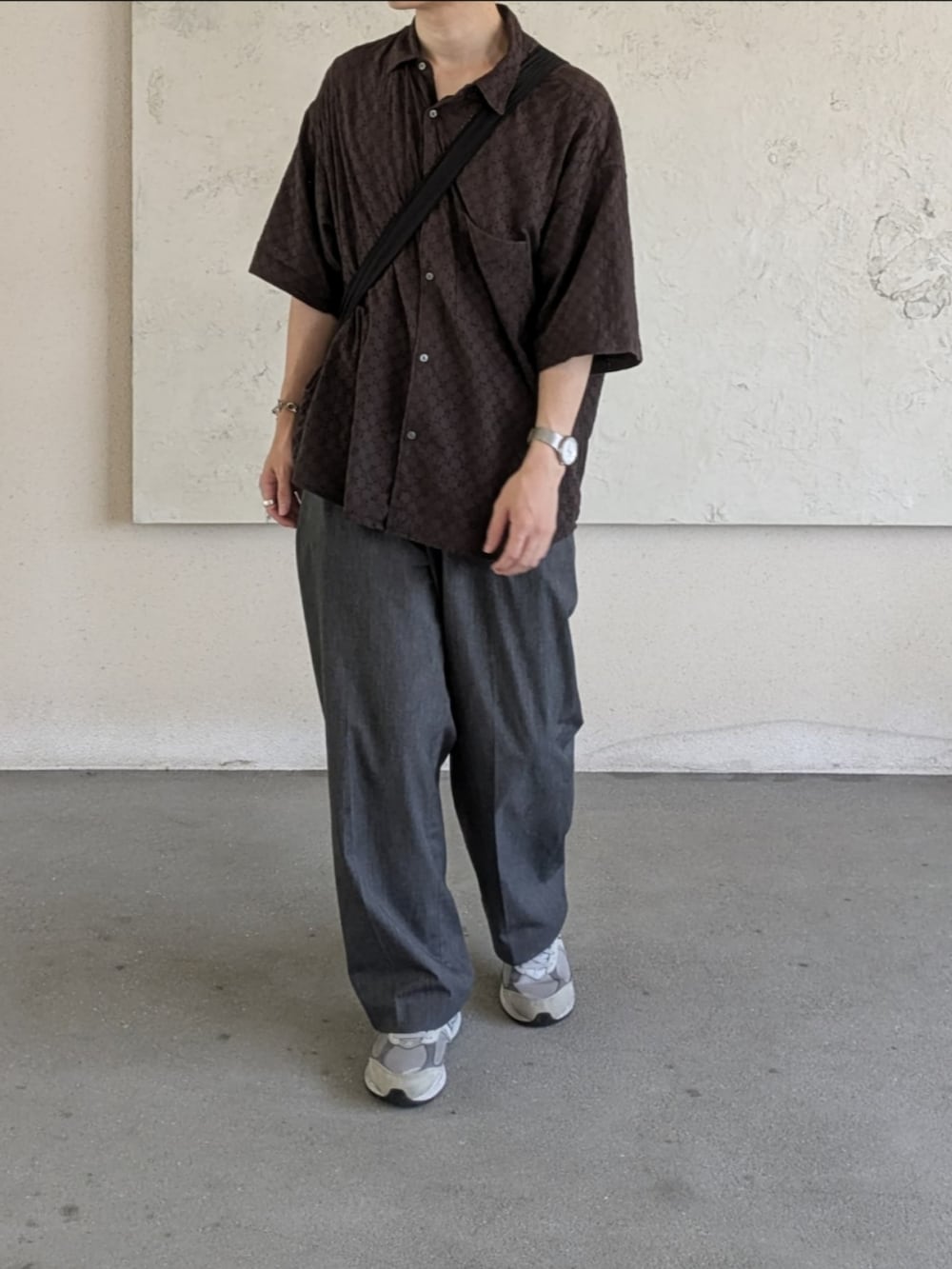 「モノトーンコーデ、シアーシャツ、半袖シャツ、グレー」｜「WYM LIDNMのEMBROIDERY SHEER SHIRT（シャツ/ブラウス、グレー系）」を使った、ひろやさん（メンズ・175cm）の秋コーディネートの2枚目の写真