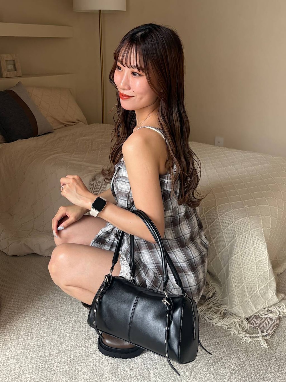 「韓国系、着痩せ・細見え、モテ、骨格ウェーブ、Heather、ロングヘア、シャツ、チェック、ワントーン、ヘザーの美脚ブーツ_Heather、ブーツ、フェミニン、オーバーサイズ、ゆったり、秋コーデ」|「Heatherのカップツキリブキャミ2 279752(キャミソール、ホワイト系)」を使った、sakikaさん(レディース・163cm)の夏コーディネートの5枚目の写真