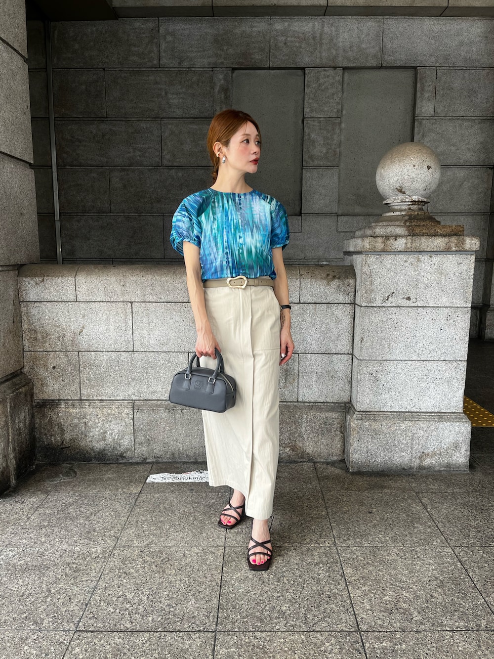 「テチチ(Te chichi)、リバティプリント、オトナ女子、夏ファッション、水色、ママファッション」｜「Te chichiの【LIBERTY】パフスリーブブラウス《2025summer catalog item》（シャツ/ブラウス、ブルー系）」を使った、Rieさん（レディース・150cm）の春コーディネートの3枚目の写真