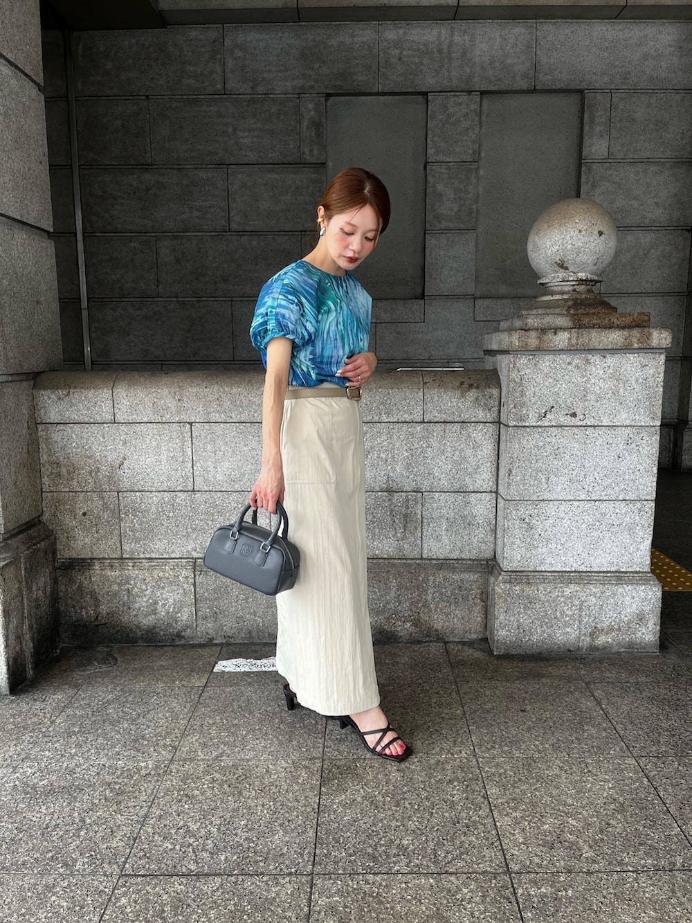 「テチチ(Te chichi)、リバティプリント、オトナ女子、夏ファッション、水色、ママファッション」｜「Te chichiの【LIBERTY】パフスリーブブラウス《2025summer catalog item》（シャツ/ブラウス、ブルー系）」を使った、Rieさん（レディース・150cm）の春コーディネートの2枚目の写真