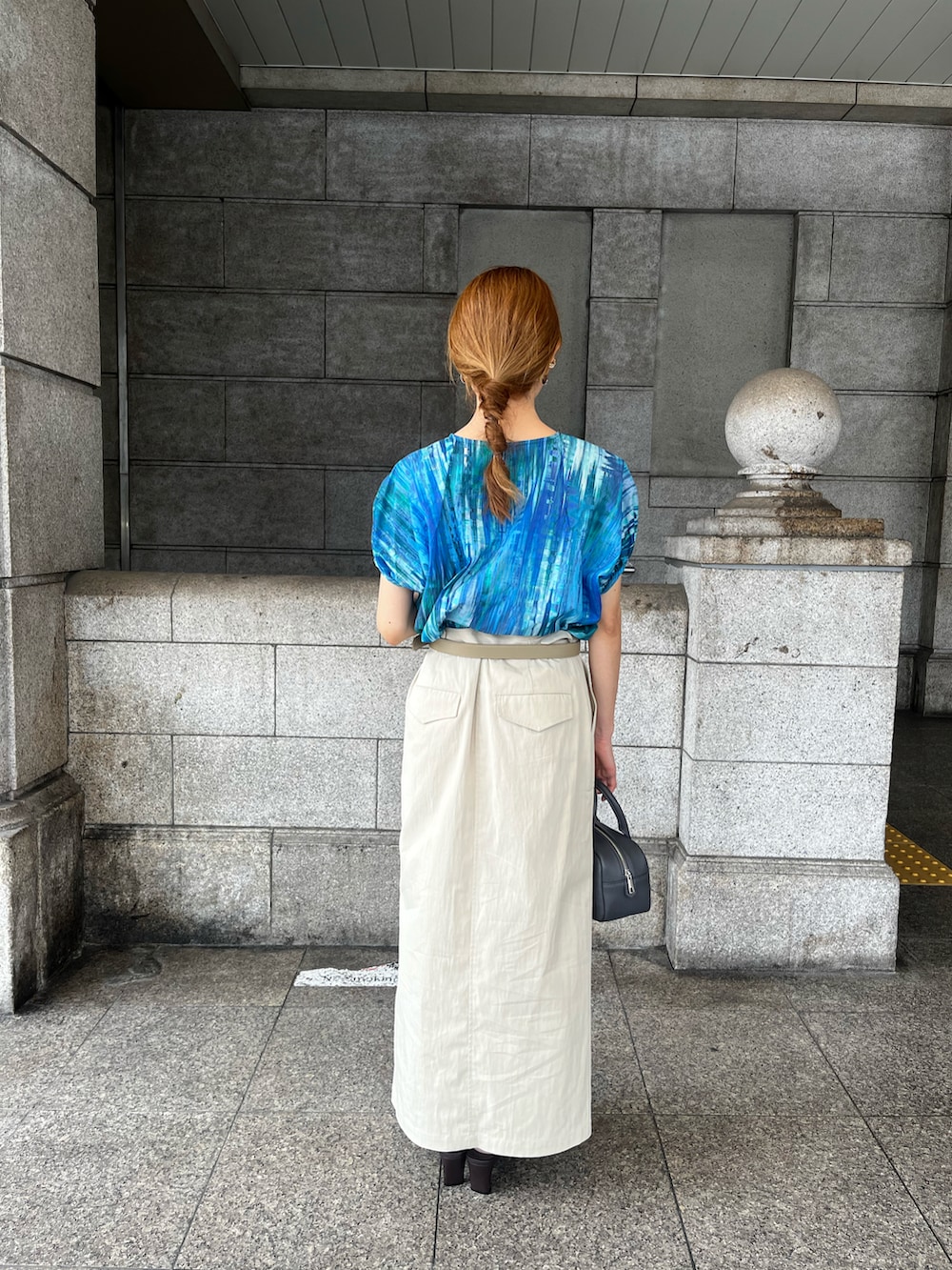 「テチチ(Te chichi)、リバティプリント、オトナ女子、夏ファッション、水色、ママファッション」｜「Te chichiの【LIBERTY】パフスリーブブラウス《2025summer catalog item》（シャツ/ブラウス、ブルー系）」を使った、Rieさん（レディース・150cm）の春コーディネートの5枚目の写真