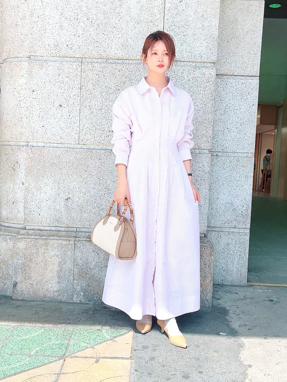 「春コーデ、シンプルスタイル、大人コーデ、おしゃれさんと繋がりたい、お出かけコーデ、ワンピース、トレンチコート、テチチ(Te chichi)、お花見コーデ、スタイルアップ、低身長コーデ、おちびさん」｜「Te chichiのフレアシャツワンピース（ワンピース、パープル系）」を使った、Rieさん（レディース・150cm）の春コーディネートの4枚目の写真