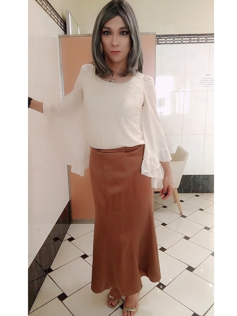「女装、CECIL McBEE、RESEXXY、秋コーデ、おしゃれさんと繋がりたい」｜「CECIL McBEEのアイテム（Tシャツ/カットソー、ホワイト系）」を使った、西村らんさん（メンズ・170cm）の秋コーディネートの2枚目の写真
