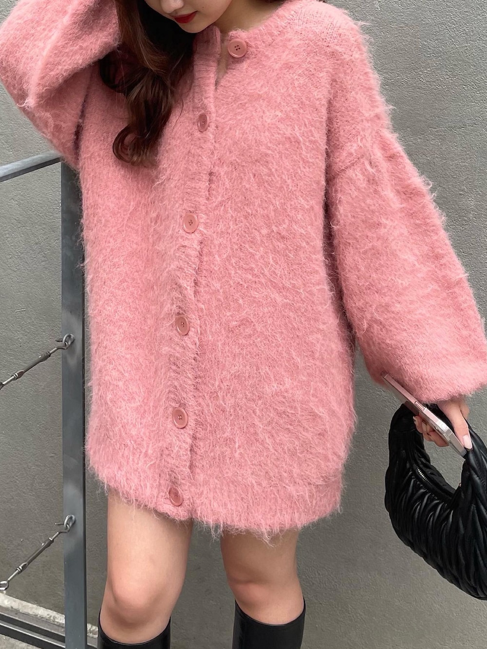 「秋コーデ、カーディガン、ピンクコーデ、着回しコーデ、秋先取りコーデ」｜「Chicoの【2022AW】厚底チャンキーストレッチロングブーツ（ブーツ、ブラック系）」を使った、fuyuuさん（レディース・158cm）の夏コーディネートの3枚目の写真