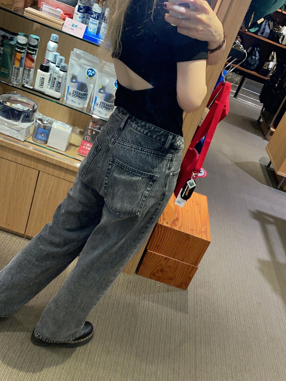 「FOREVER 21のアイテム（ワンピース、ブラック系）」を使った、IZMさん（レディース・165cm）の秋コーディネートの2枚目の写真
