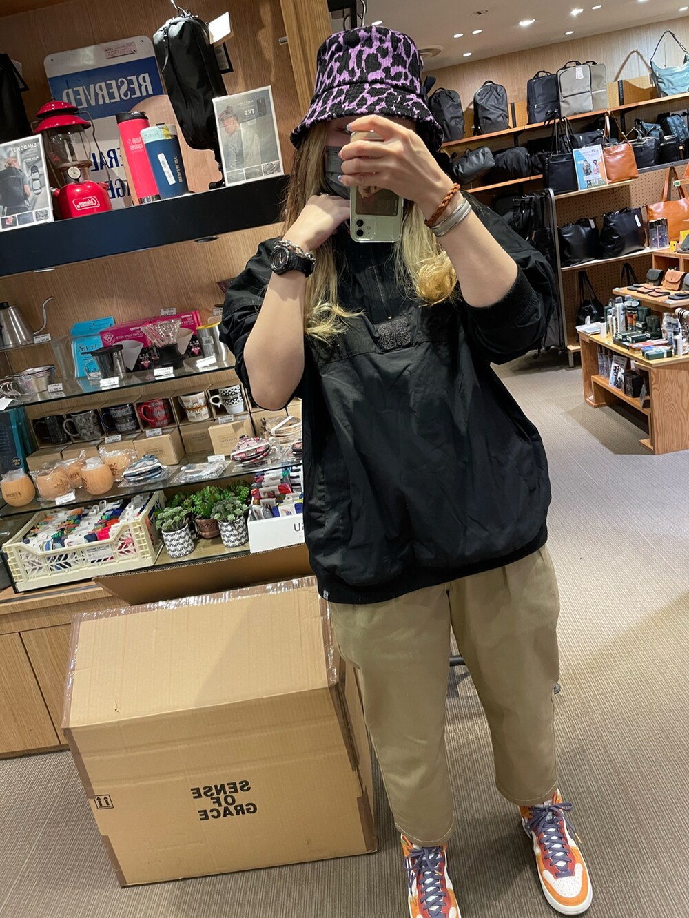 「X-girlのアイテム（ハット、パープル系）」を使った、IZMさん（レディース・165cm）の冬コーディネートの2枚目の写真