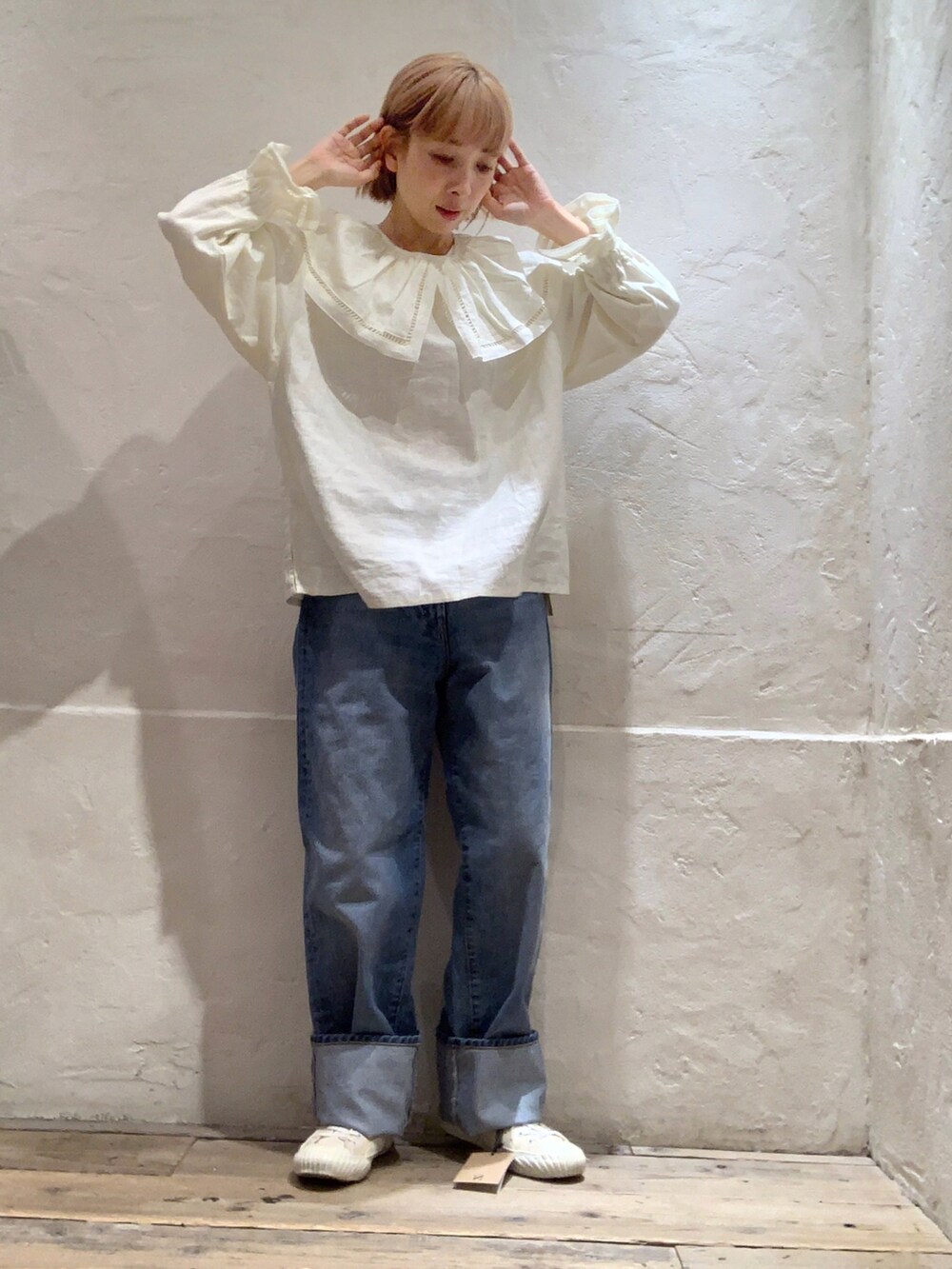 「RNA、RNA-Ｎ、デニム、ワイドパンツ、春服デビュー宣言、デニムコーデ、カジュアルコーデ、ootd、低身長、お洒落さんとつながりたい、スニーカー、フリル」｜「RNA-NのR4064 Nベーシックワイドストレート（デニムパンツ、ブルー系）」を使った、hiroseさん（レディース・155cm）の春コーディネートの3枚目の写真