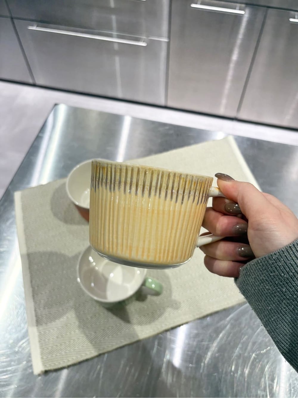 その他のグラス/マグカップ/タンブラー、その他のグラス/マグカップ/タンブラー、その他のグラス/マグカップ/タンブラーを着用したレディースの冬コーディネートの8枚目の写真