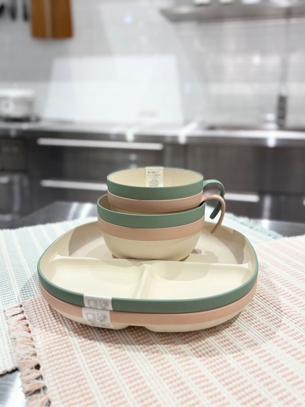 その他の食器、その他の食器、その他のグラス/マグカップ/タンブラーを着用したレディースの冬コーディネートの2枚目の写真