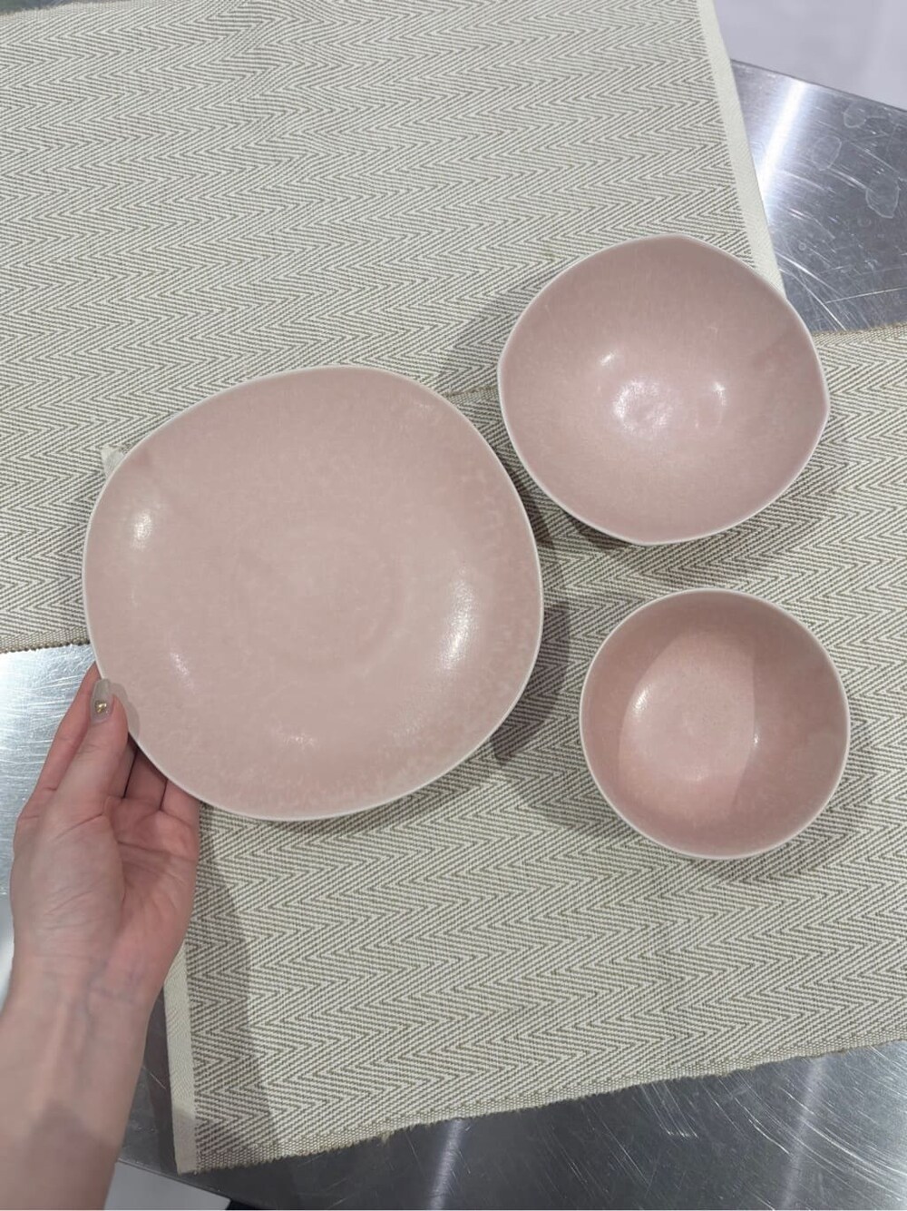 その他の食器、その他の食器、その他の食器を着用したレディースの春コーディネートの2枚目の写真