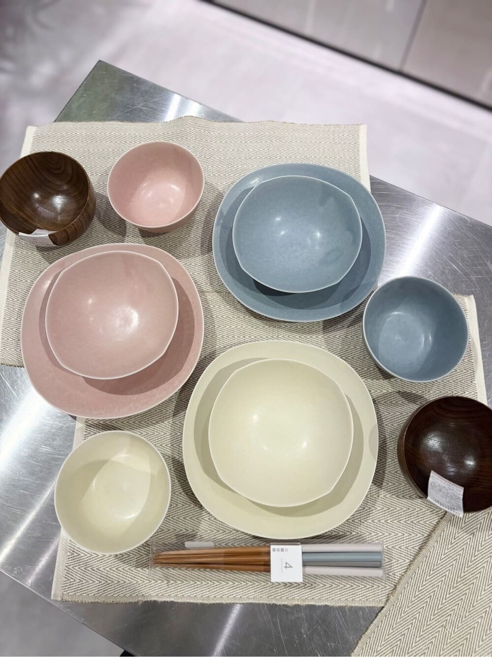 その他の食器、その他の食器、その他の食器を着用したレディースの春コーディネートの5枚目の写真