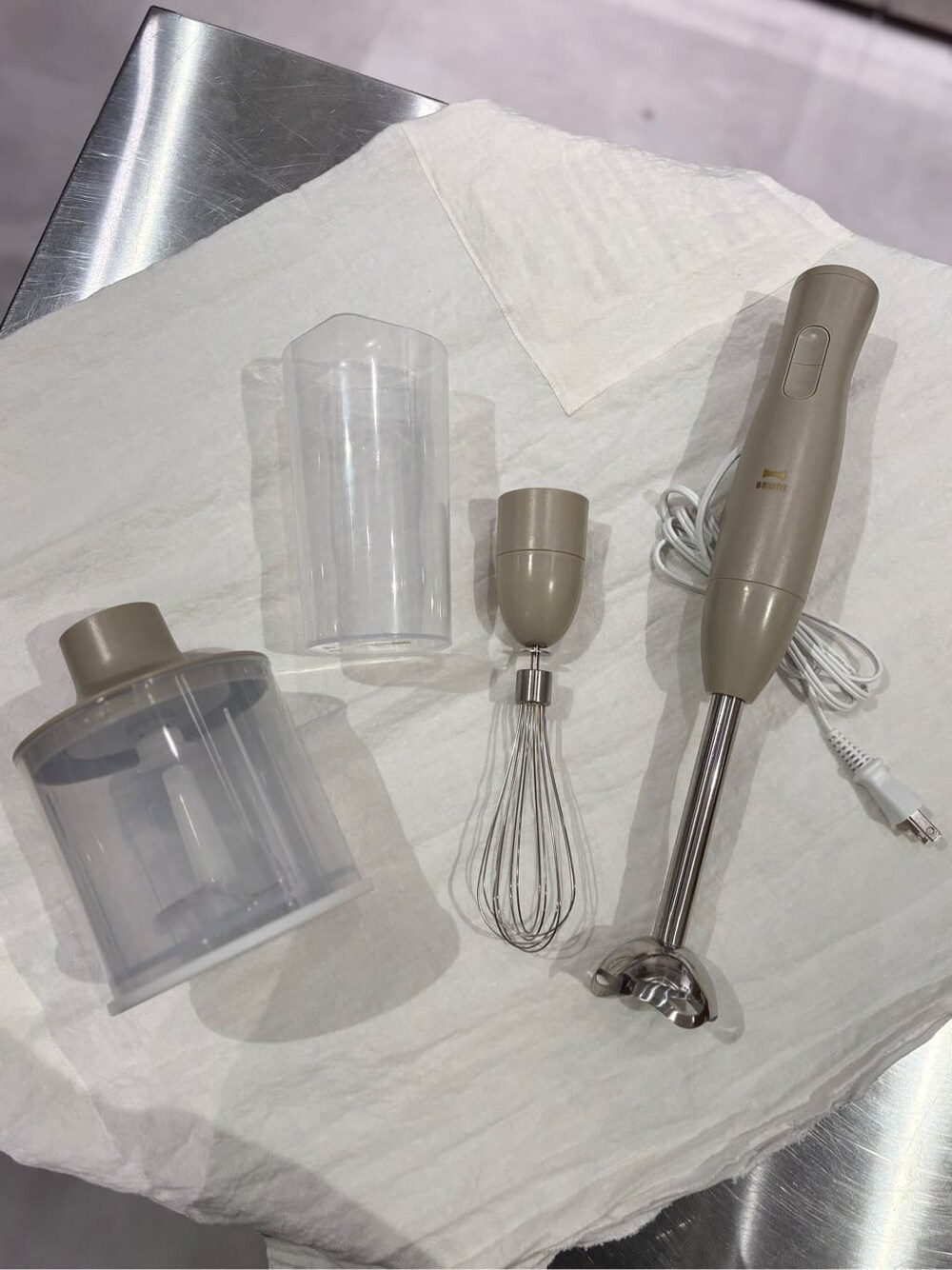 ベージュ系のキッチン家電、その他のキッチン家電、ベージュ系のキッチン家電を着用したレディースの冬コーディネートの6枚目の写真