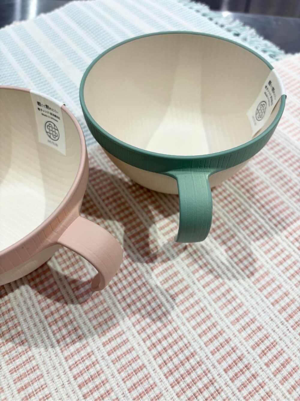 その他の食器、その他の食器、その他のグラス/マグカップ/タンブラーを着用したレディースの冬コーディネートの6枚目の写真