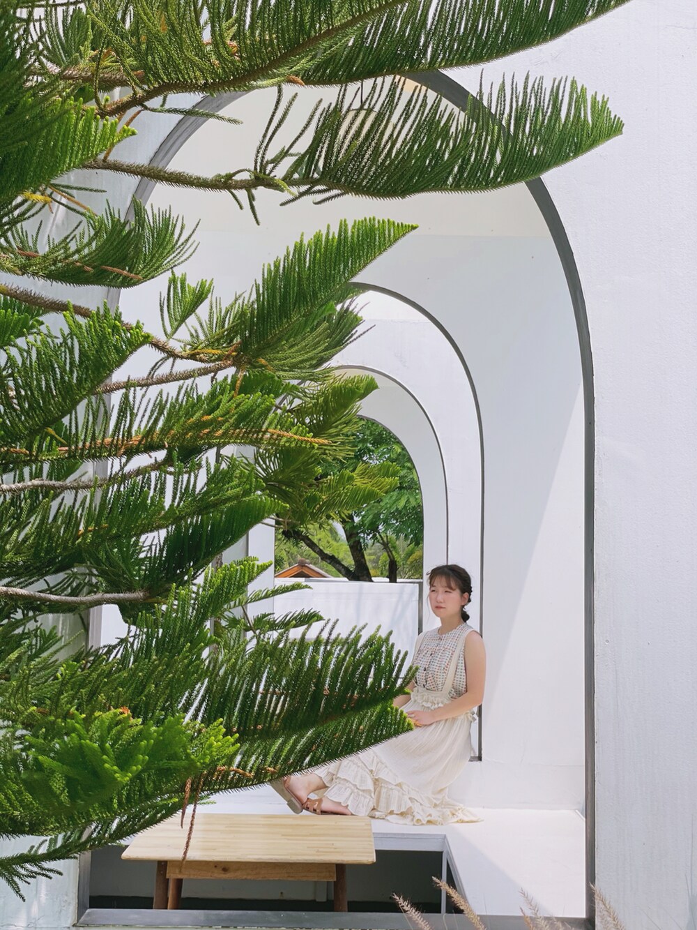 「ootd、travel」｜「VVVINのアイテム（ワンピース、ホワイト系）」を使った、VVVINさん（レディース・156cm）の春コーディネートの2枚目の写真