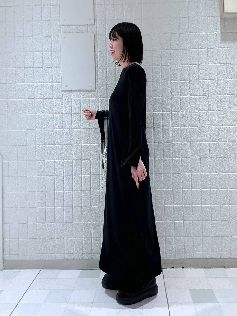 「休日コーデ、お仕事コーデ_apart by lowrys、高身長、apart by lowrys」｜「A part byのカシミヤウールチェックストール（ストール/ショール、グレー系）」を使った、あやなさん（レディース・165cm）の冬コーディネートの2枚目の写真