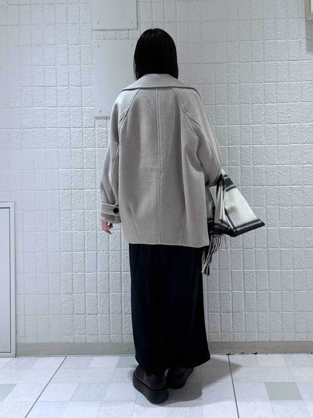 「休日コーデ、お仕事コーデ_apart by lowrys、高身長、apart by lowrys、コート」｜「A part byのスーパー100 2WAYコート（ピーコート、ベージュ系）」を使った、あやなさん（レディース・165cm）の冬コーディネートの3枚目の写真